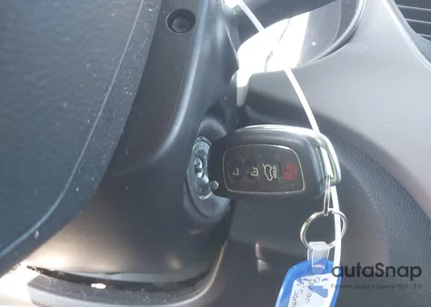 2015 Hyundai Santa Fe Sport 2.4L z USA, uszkodzony, nr VIN 5XYZUDLB7FG277165